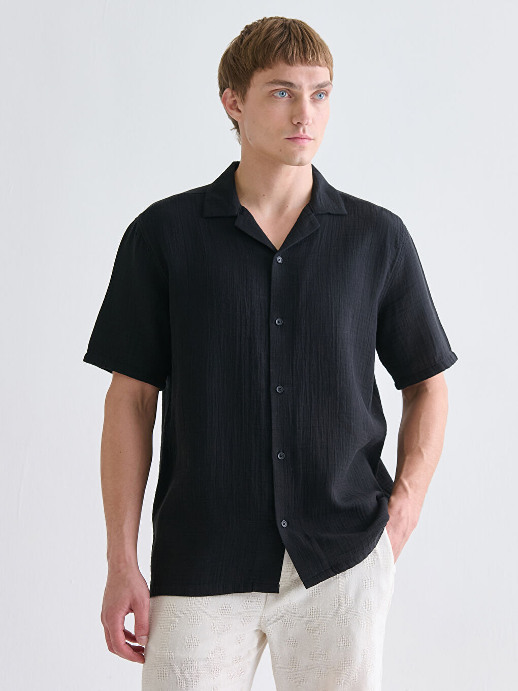Siyah Standart Fit Kısa Kollu Erkek Gömlek-1
