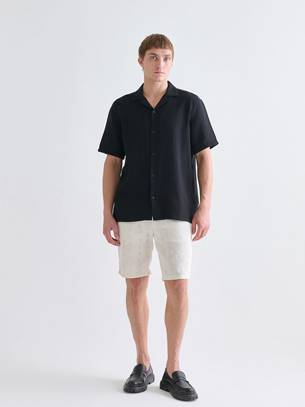 Siyah Standart Fit Kısa Kollu Erkek Gömlek-2