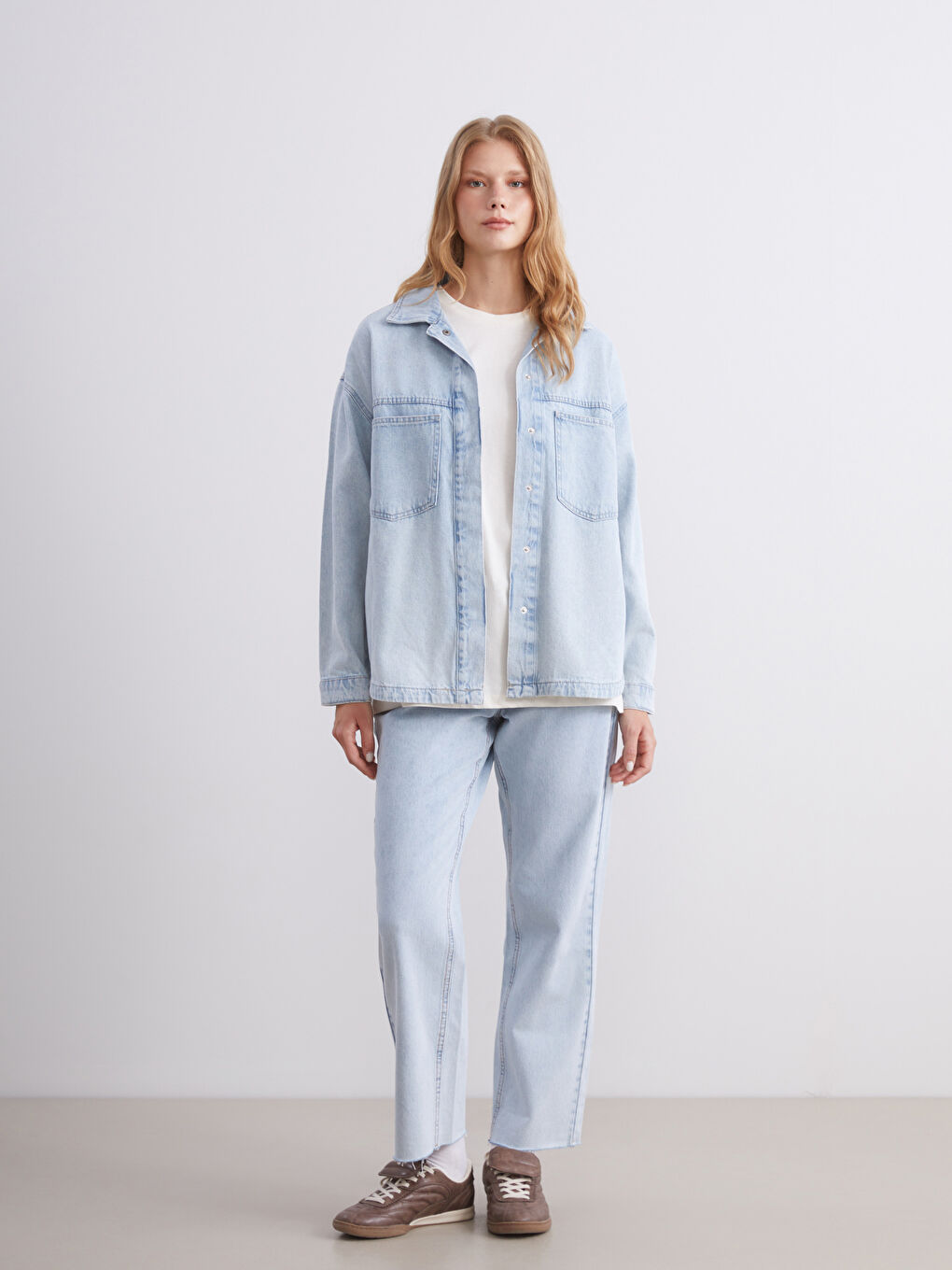 Стандартный крой Женская джинсовая рубашка-1