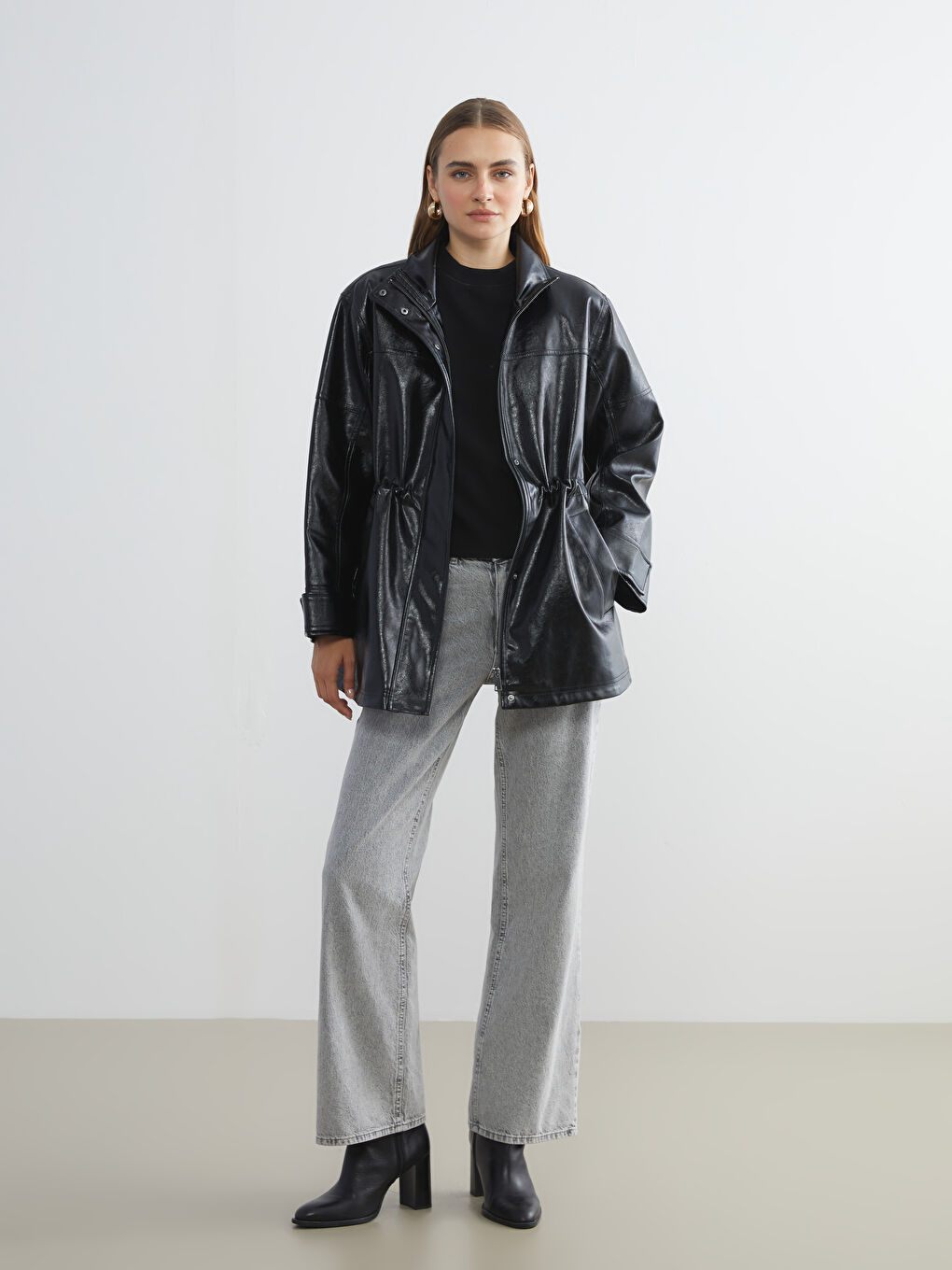 Siyah Dik Yaka Oversize Kadın Deri Görünümlü Mont-1