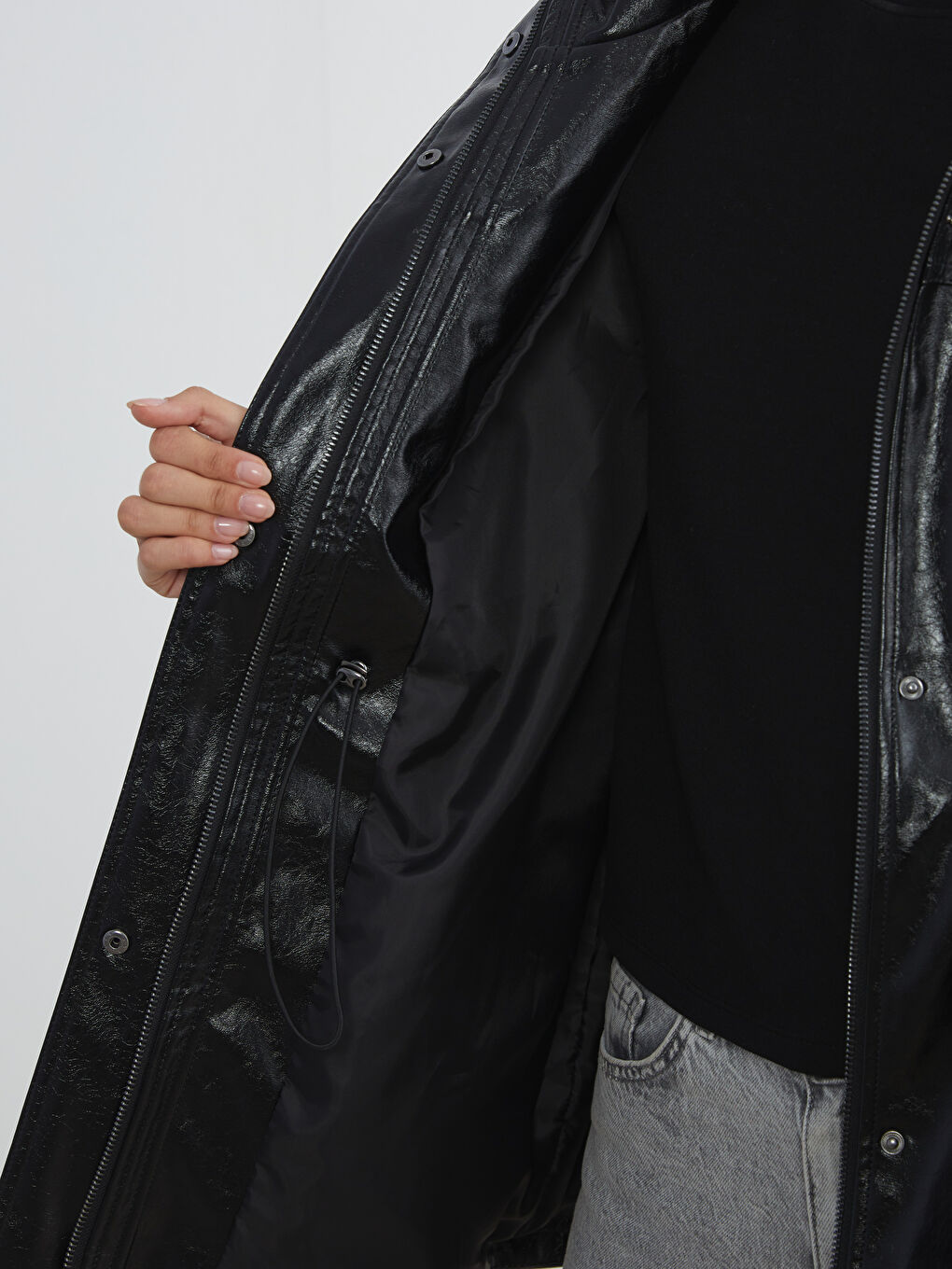 Siyah Dik Yaka Oversize Kadın Deri Görünümlü Mont-3