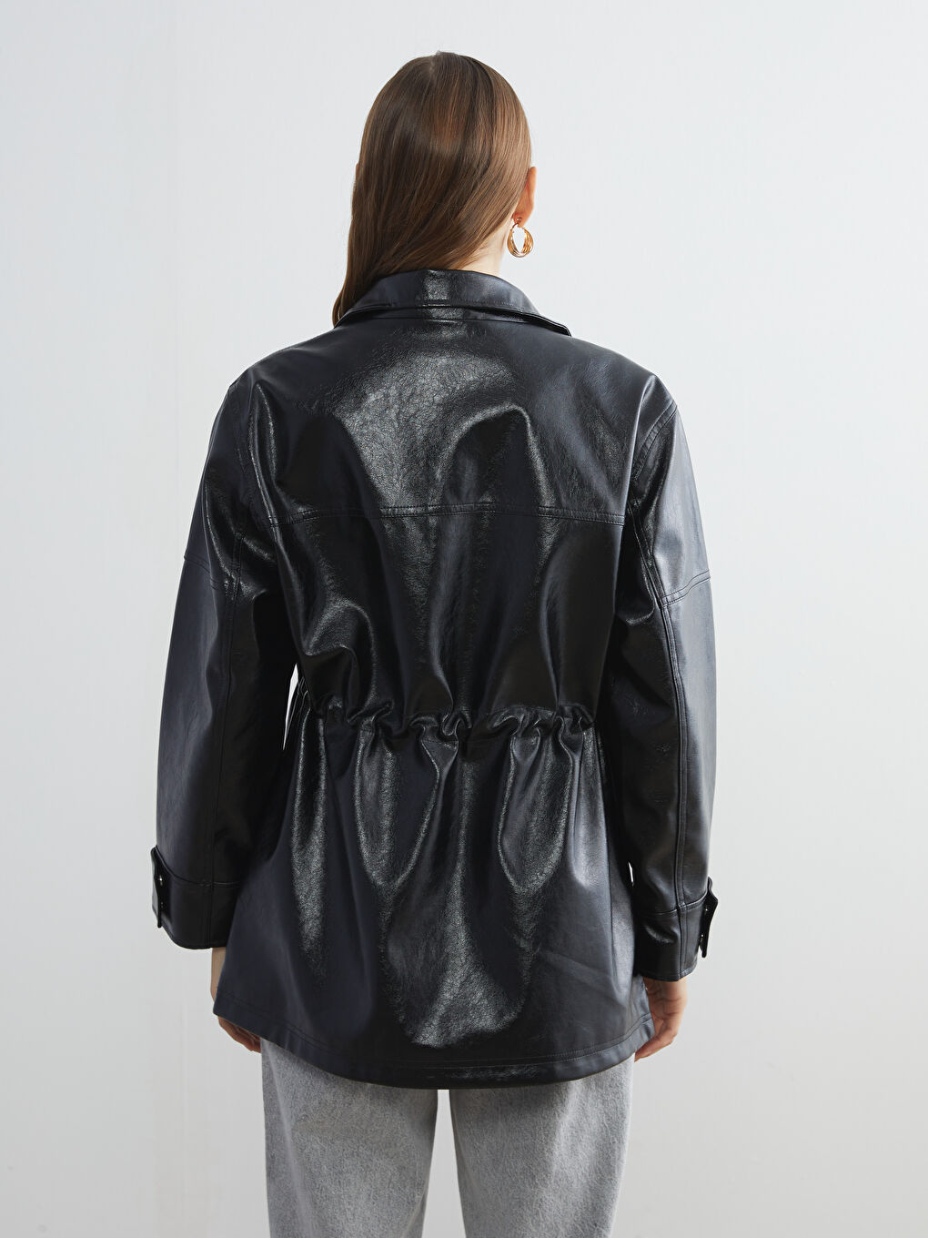 Siyah Dik Yaka Oversize Kadın Deri Görünümlü Mont-4
