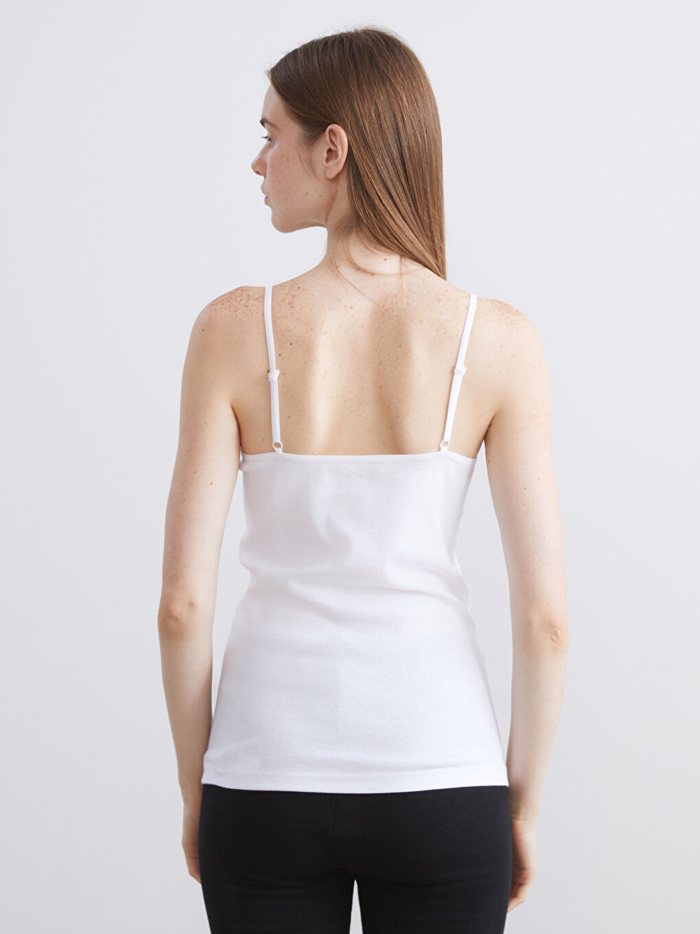 Beyaz Kare Yaka Askılı Kadın Atlet-2