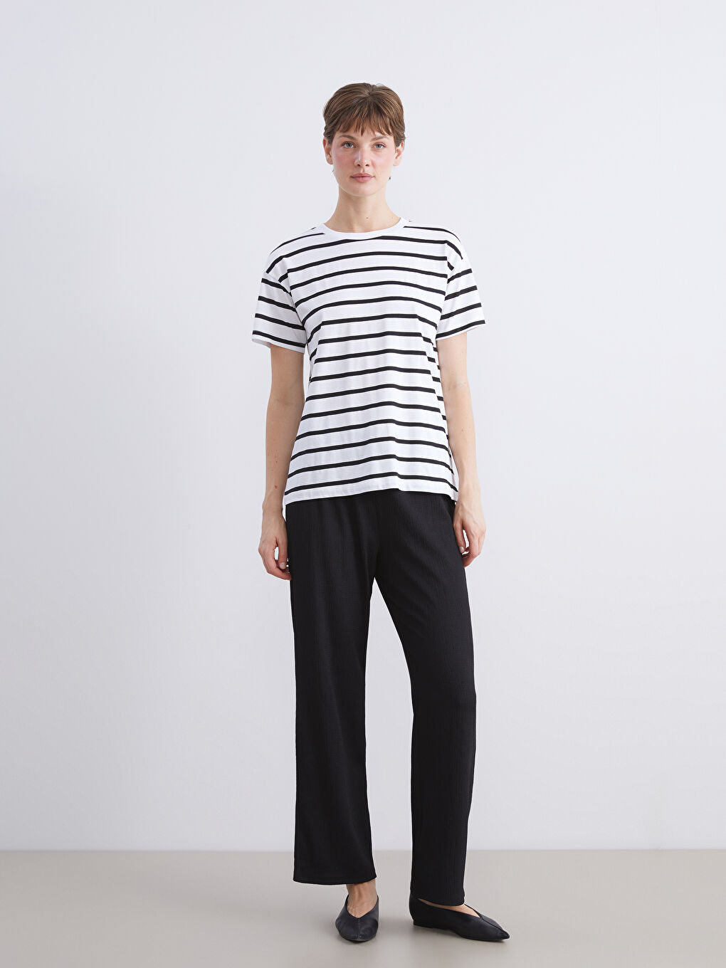 Siyah Bisiklet Yaka Çizgili Kadın Tişört-2