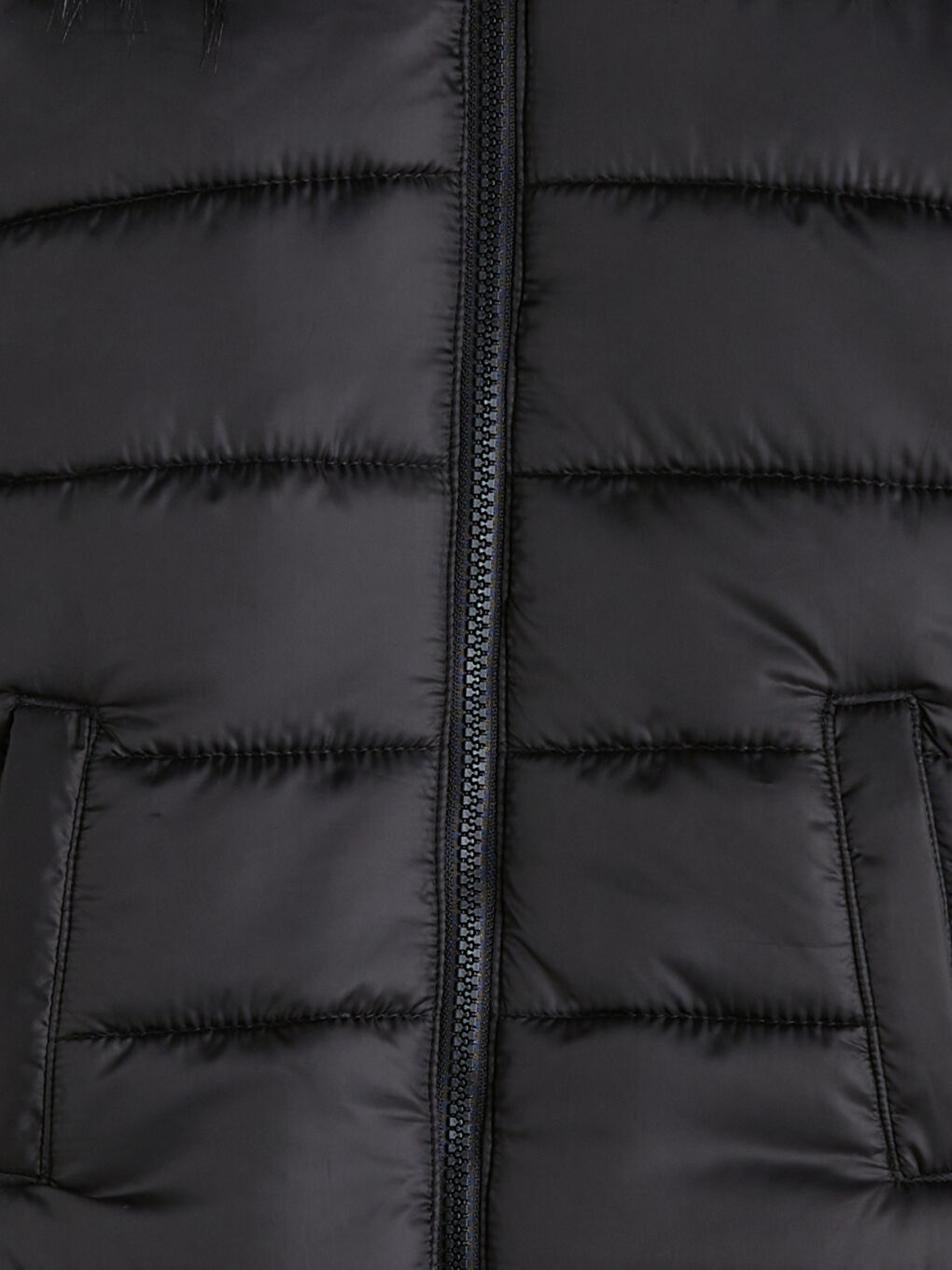 Siyah Kapüşonlu Kız Çocuk Şişme Mont-1