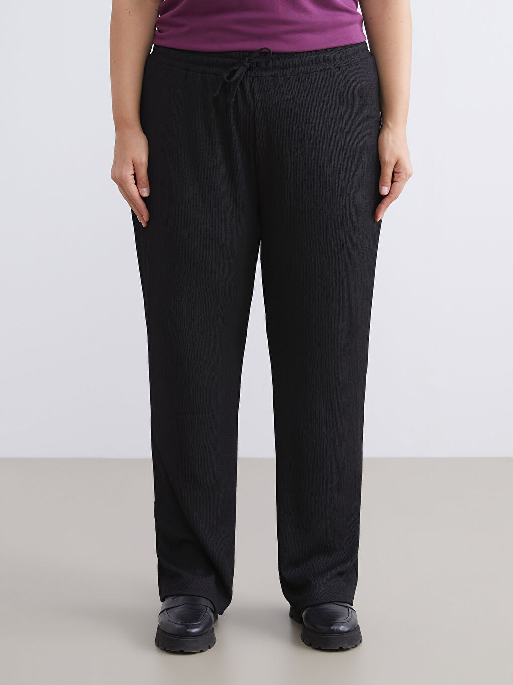 Siyah Beli Lastikli Dokulu Kadın Pantolon-5