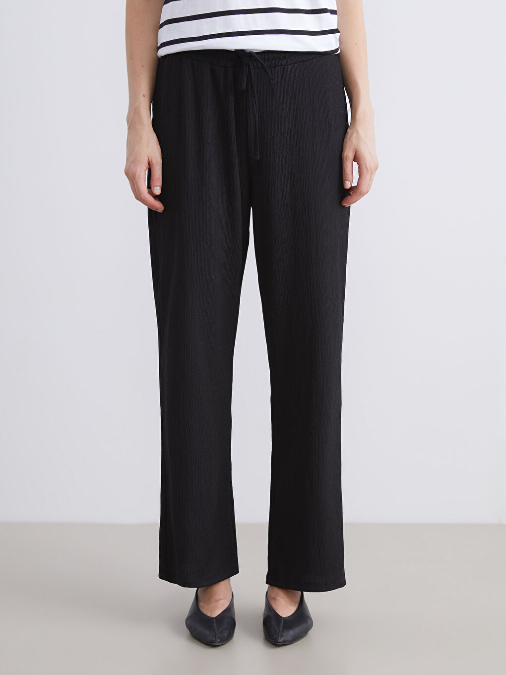 Siyah Beli Lastikli Dokulu Kadın Pantolon-2