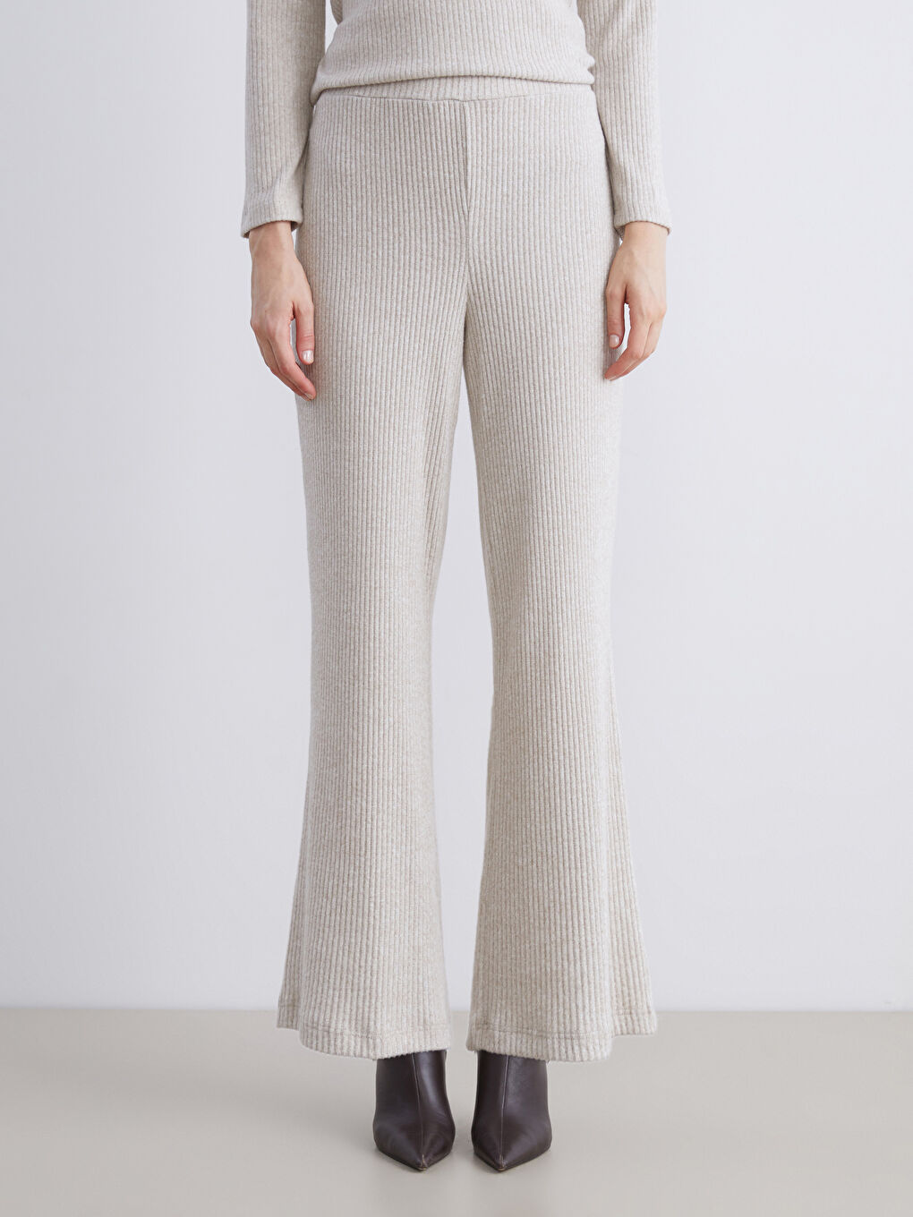 Plus Size Elastic Waist Textured Women's Trousers-3