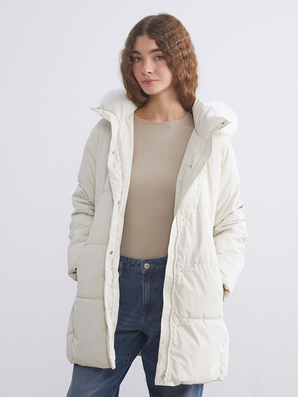 Ekru Kürk Kapüşonlu Kadın Şişme Mont