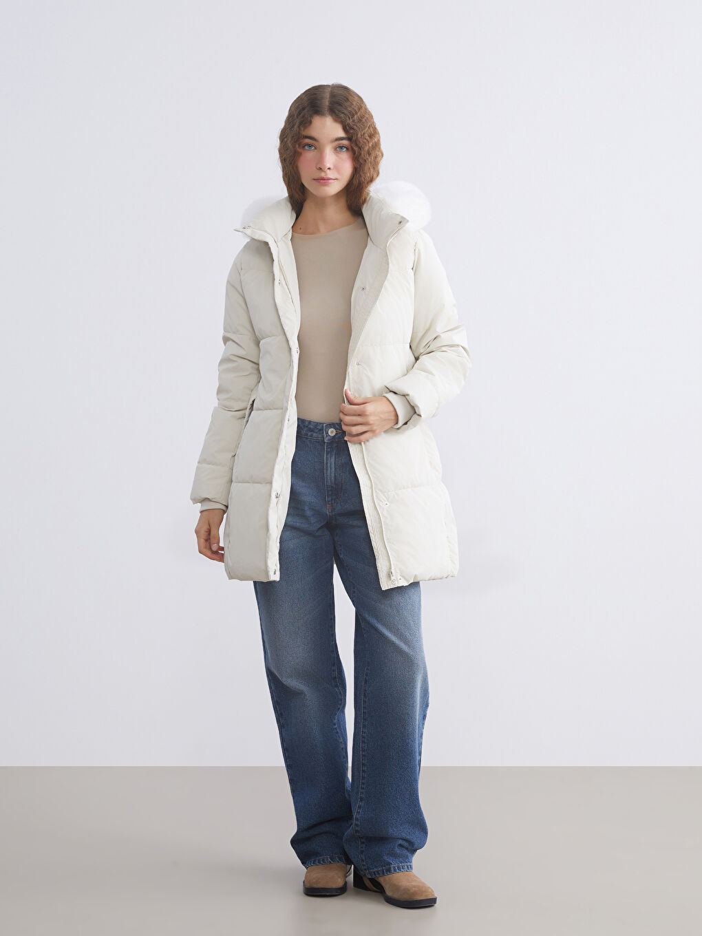 Ekru Kürk Kapüşonlu Kadın Şişme Mont-1