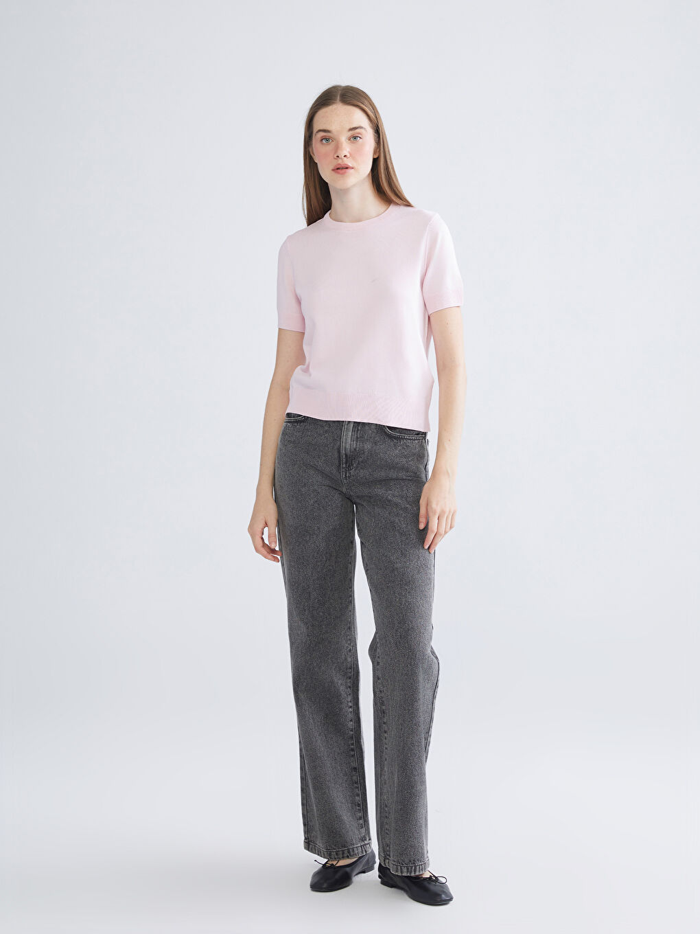 Женский трикотажный свитер с круглым вырезом-1