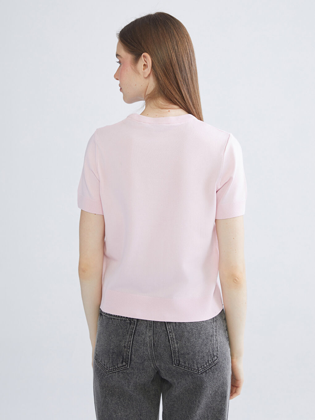 Женский трикотажный свитер с круглым вырезом-3