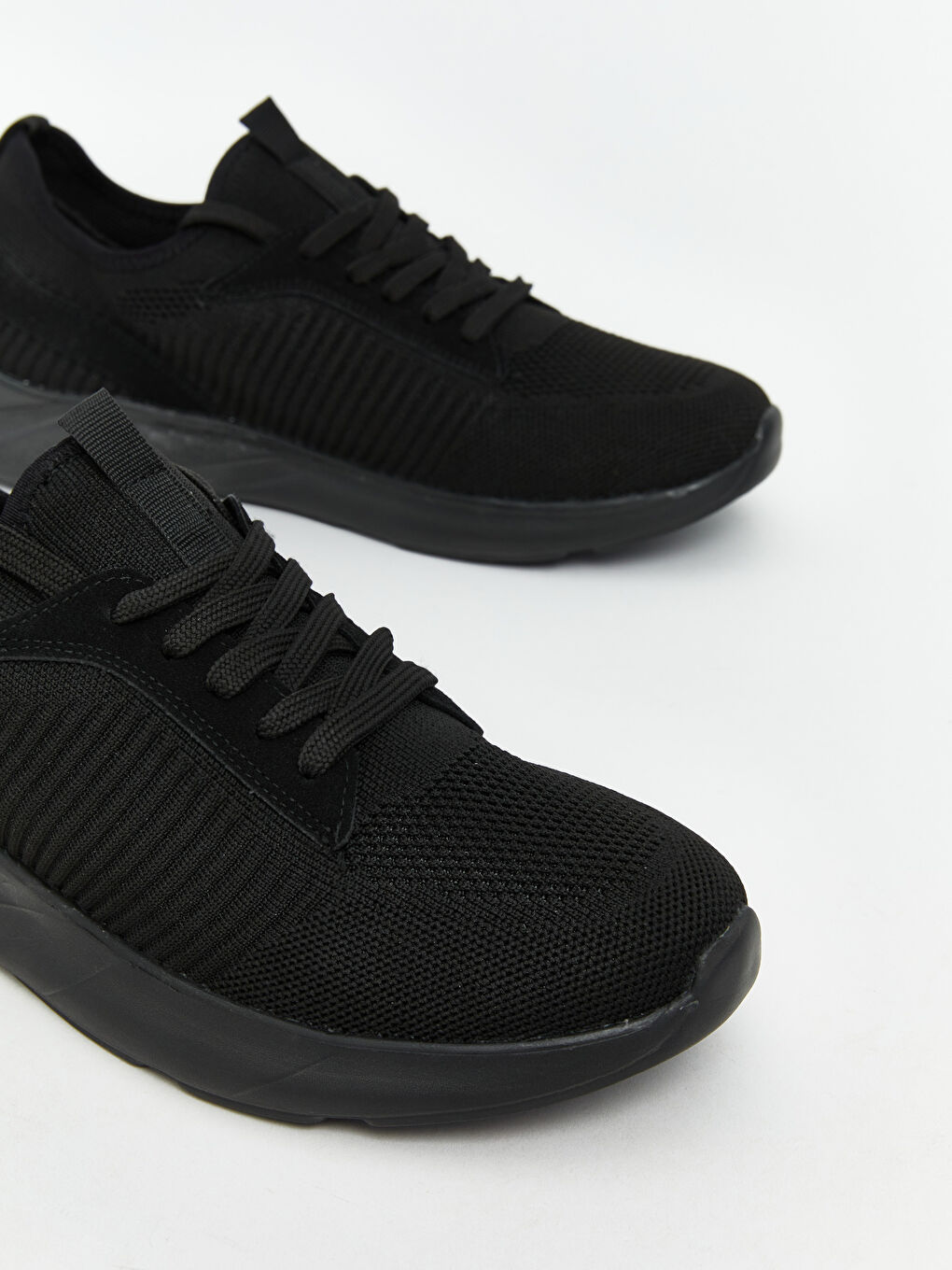 Siyah Bağcıklı File Detaylı Erkek Spor Ayakkabı-2