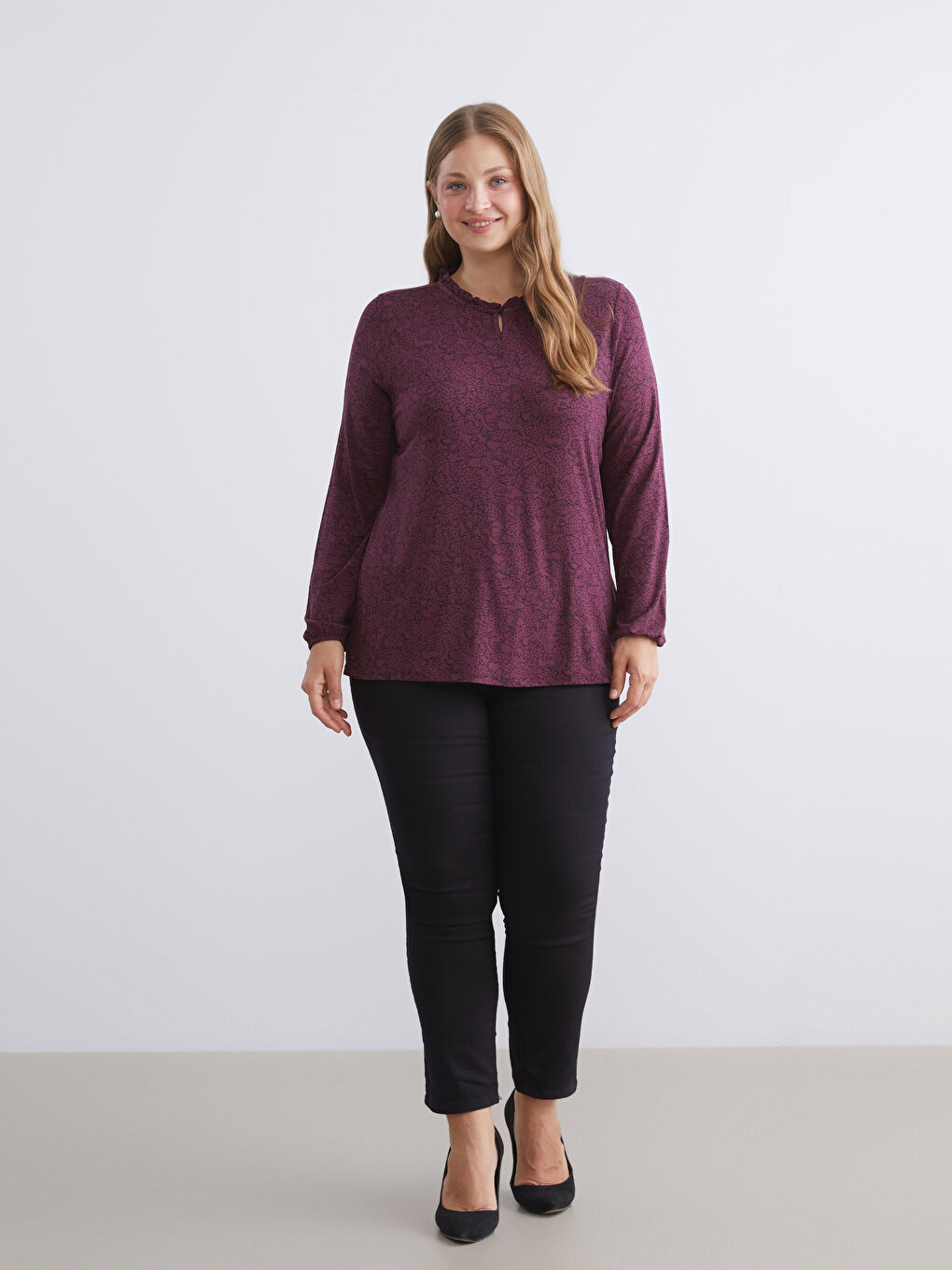 Bluza sa okruglim izrezom i uzorkom-2