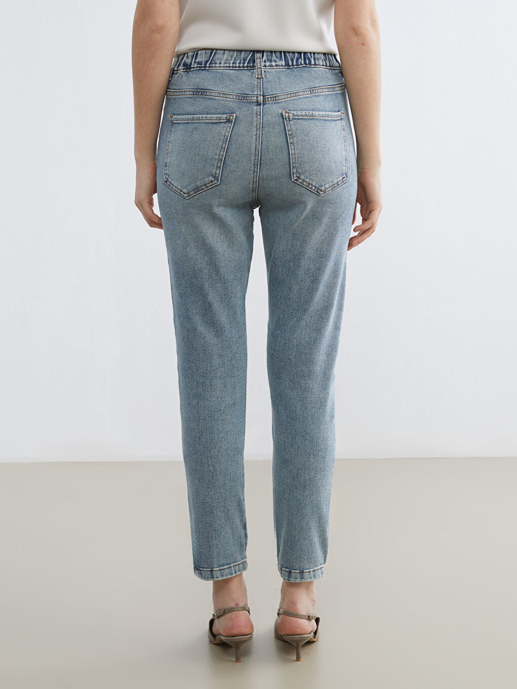 İndigo Beli Lastikli Mom Fit Kadın Jean Pantolon-3