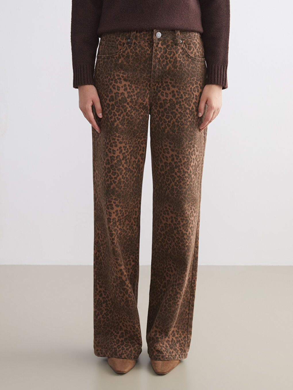 Straight Fit Leopard Print Women's Jeans-1