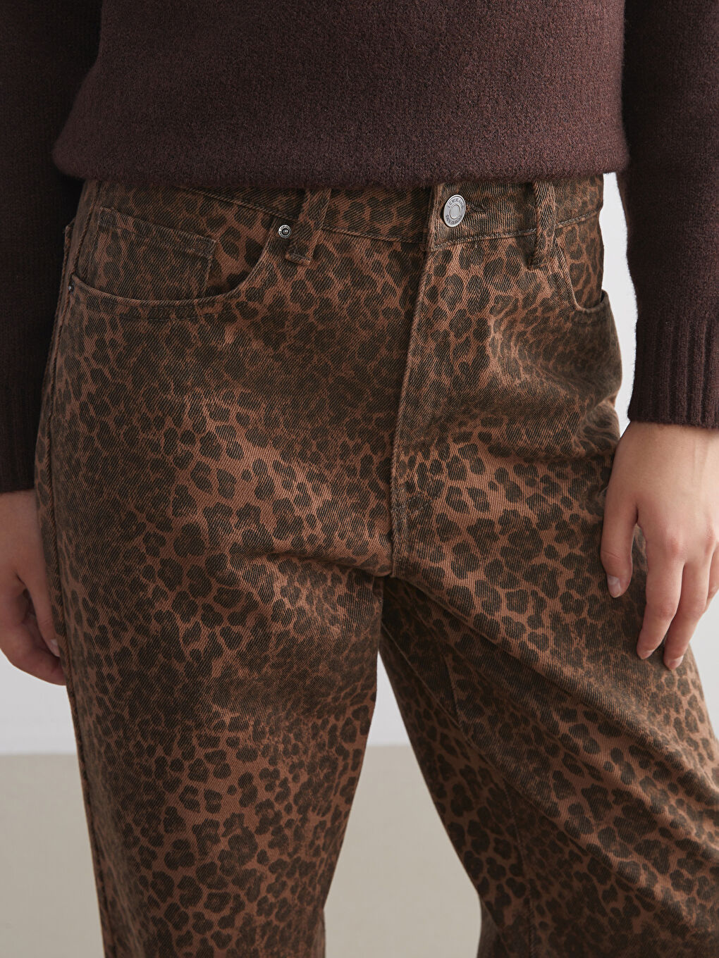 Straight Fit Leopard Print Women's Jeans-2