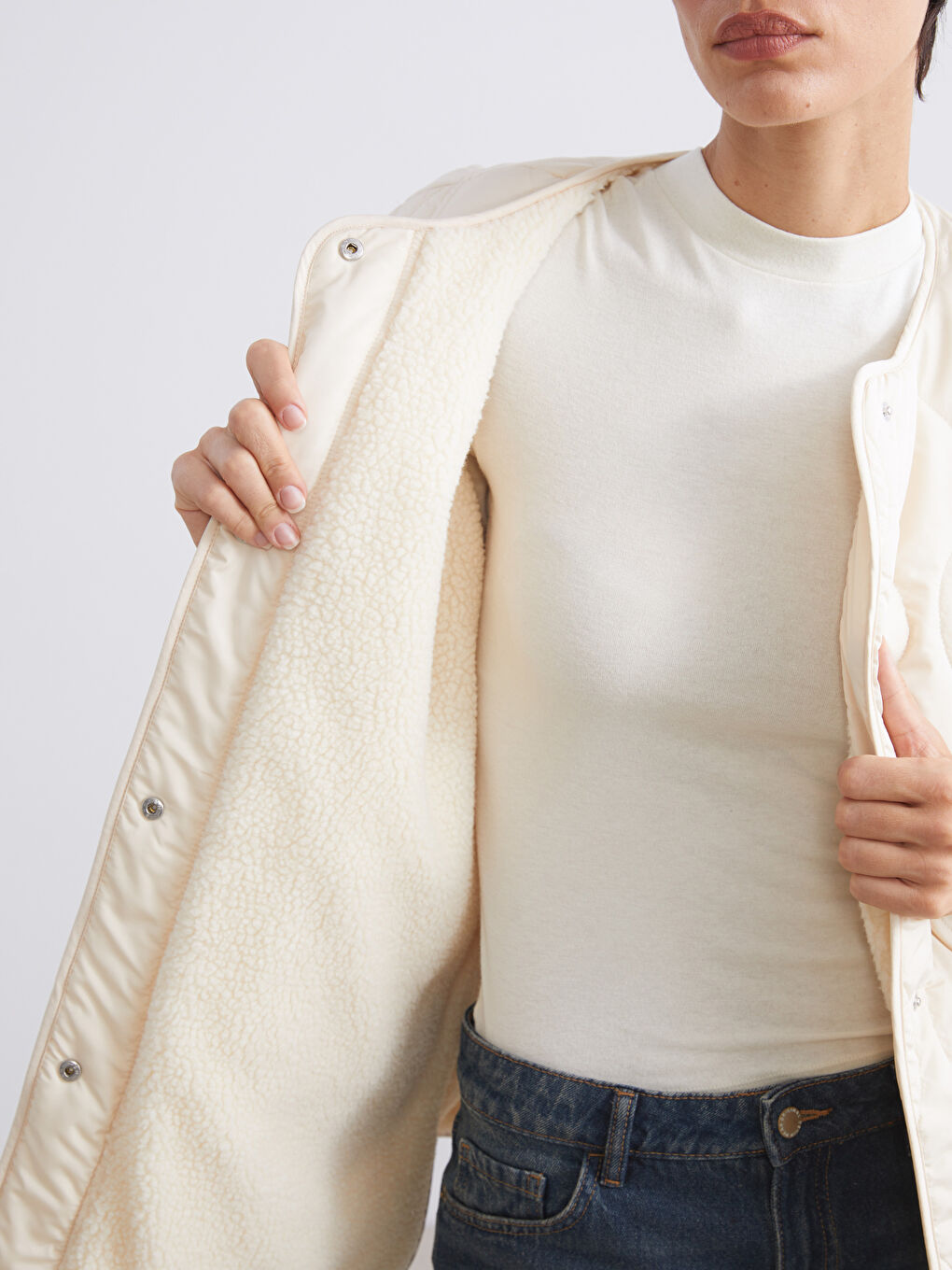 әйелдерге арналған дөңгелек жағалы қатпарлы тігіс оверсайз пуховик пальто-3