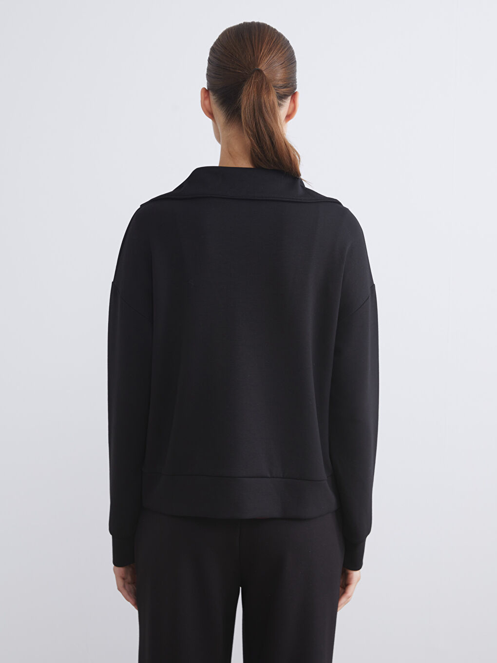 Siyah Dik Yaka Kadın Sweatshirt-2