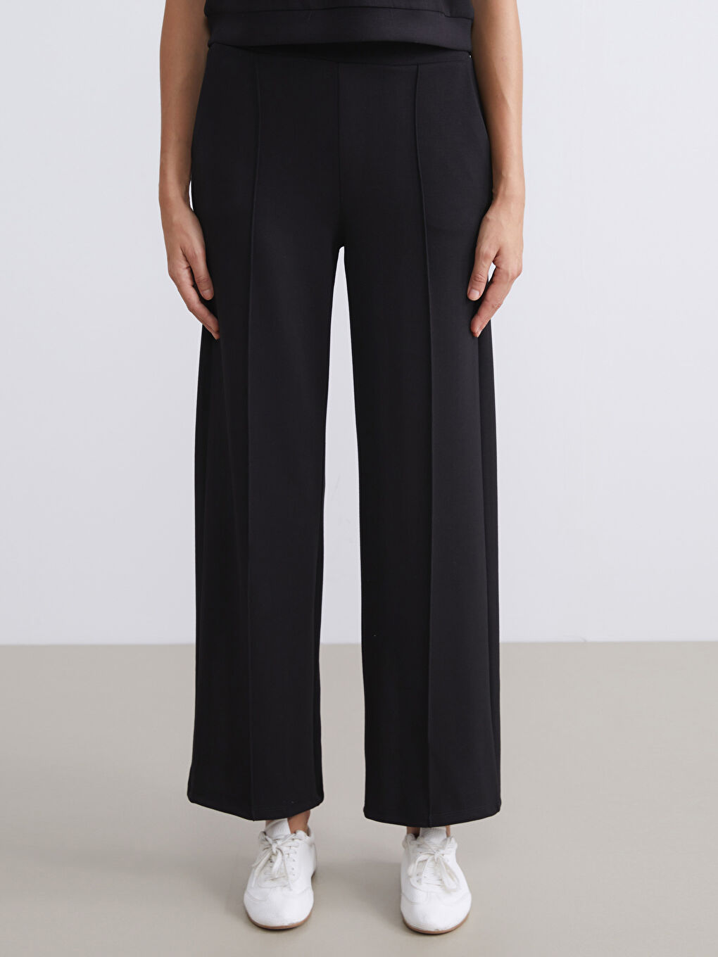 Siyah Beli Lastikli Geniş Paça Kadın Eşofman Altı-2