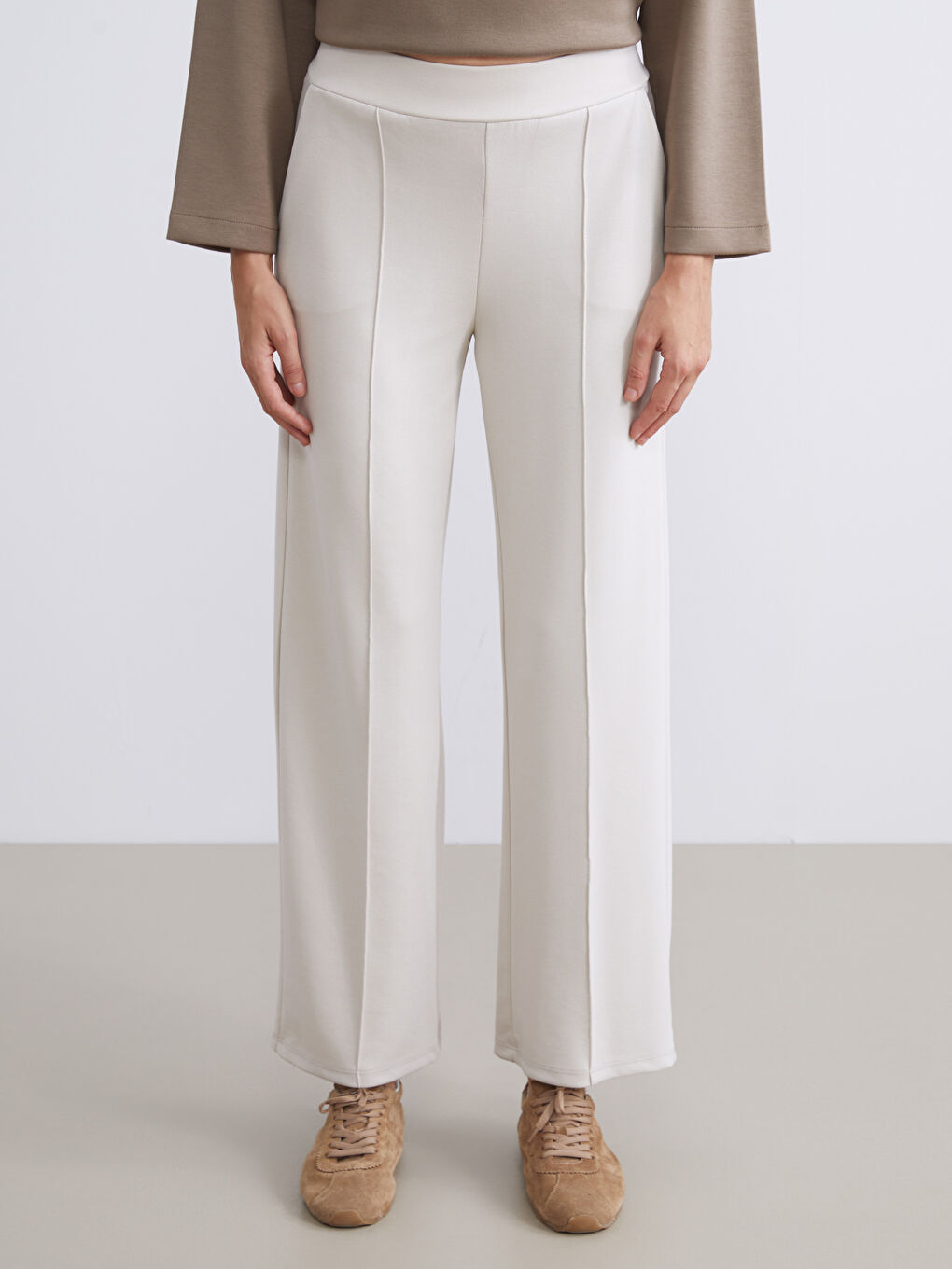 Gri Beli Lastikli Geniş Paça Kadın Eşofman Altı-2