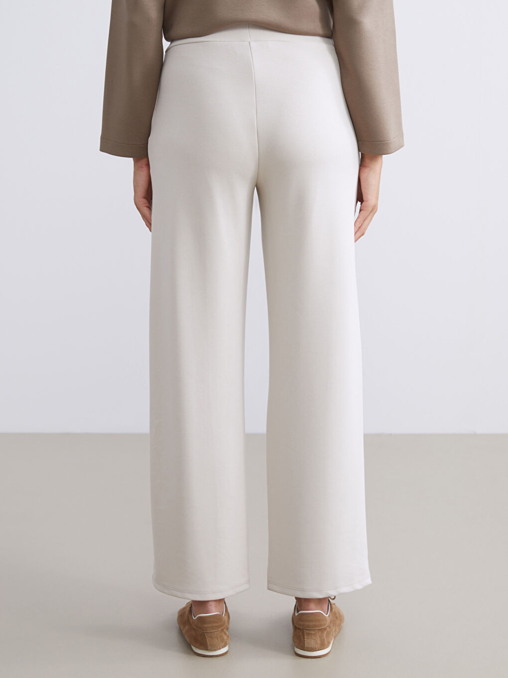 Gri Beli Lastikli Geniş Paça Kadın Eşofman Altı-4