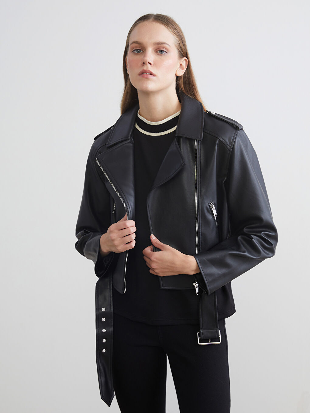 Siyah Gömlek Yaka Kadın Deri Görünümlü Ceket