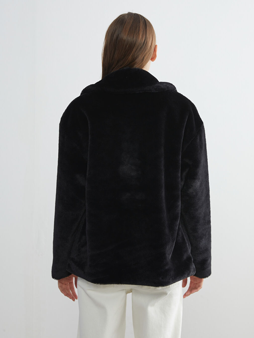 Siyah Ceket Yaka Kadın Pelüş Mont-4