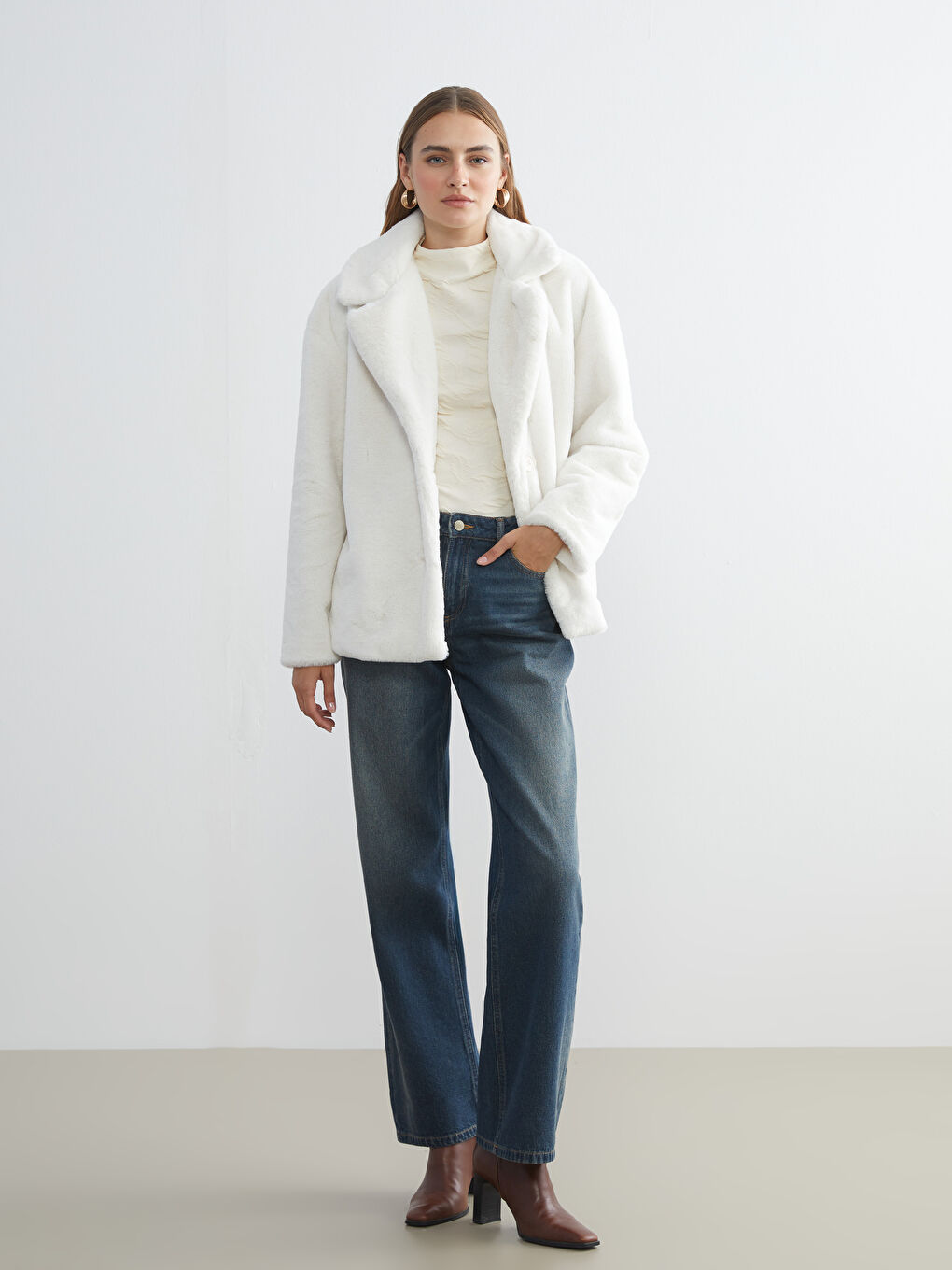 Ekru Ceket Yaka Kadın Pelüş Mont-1