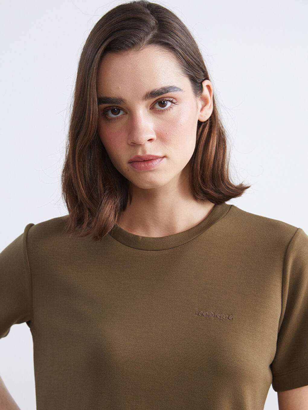 Haki Bisiklet Yaka Nakışlı Kadın Tişört-2