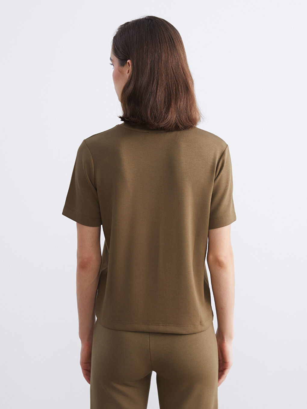 Haki Bisiklet Yaka Nakışlı Kadın Tişört-4