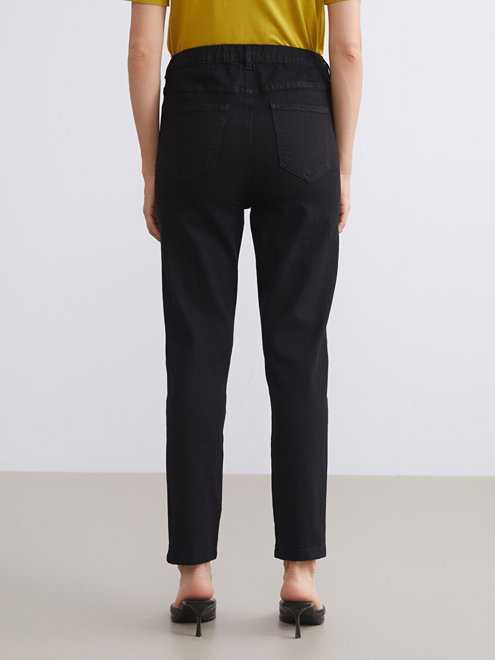 Siyah Slim Mom Kadın Jean Pantolon-4