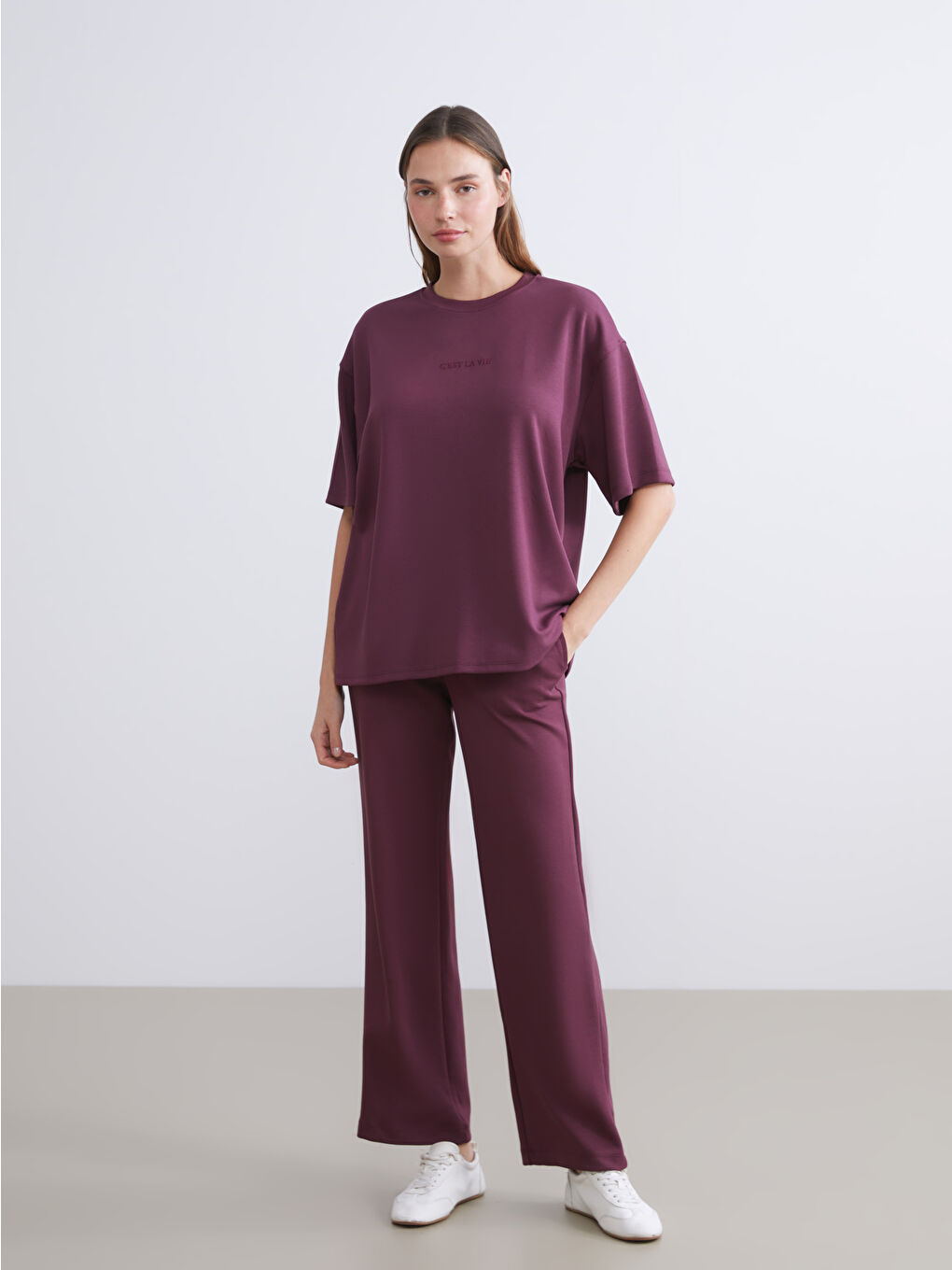 Mürdüm Bisiklet Yaka Nakışlı Oversize Kadın Tişört-1