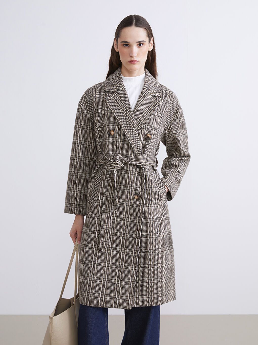 Kahverengi Kruvaze Yaka Desenli Kadın Kaşe Kaban