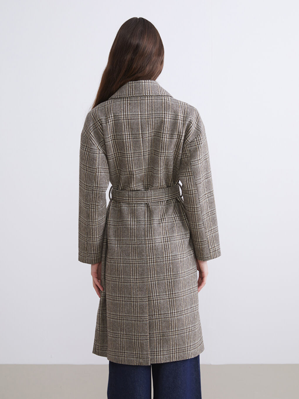 Kahverengi Kruvaze Yaka Desenli Kadın Kaşe Kaban-4