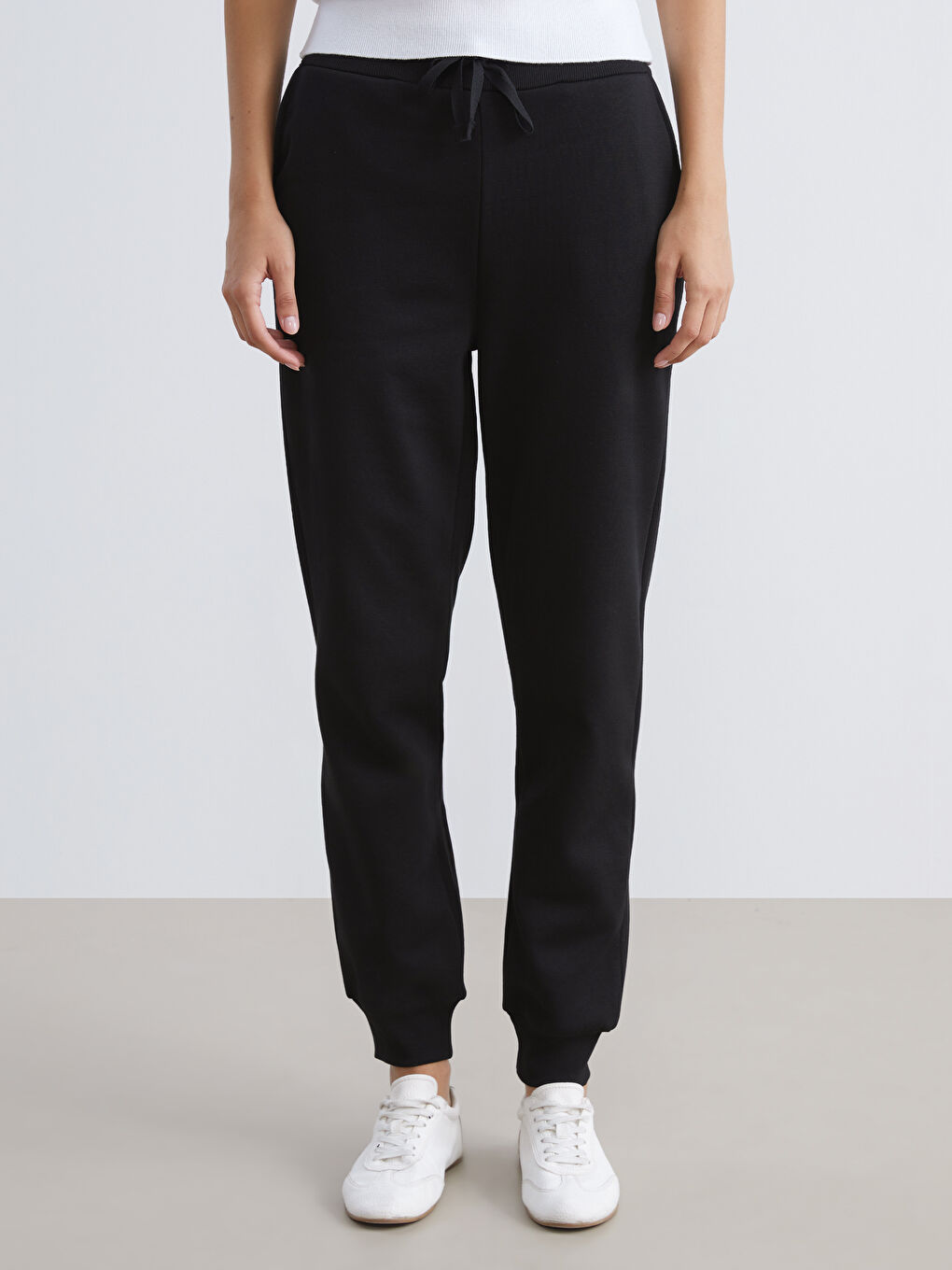 Siyah Beli Lastikli Kadın Kalın Jogger Eşofman Altı-2