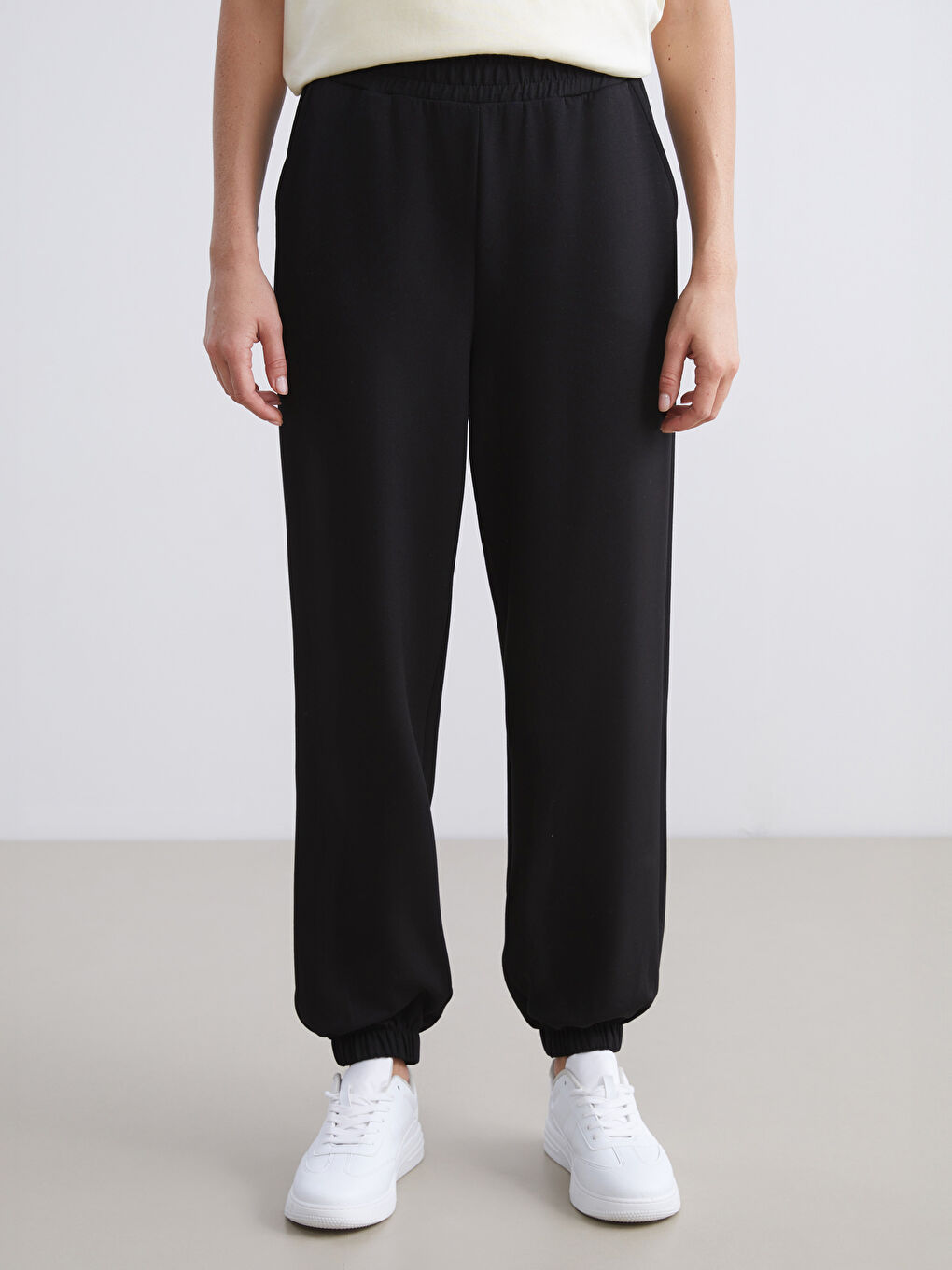 Siyah Beli Lastikli Kadın Jogger Eşofman Altı-2