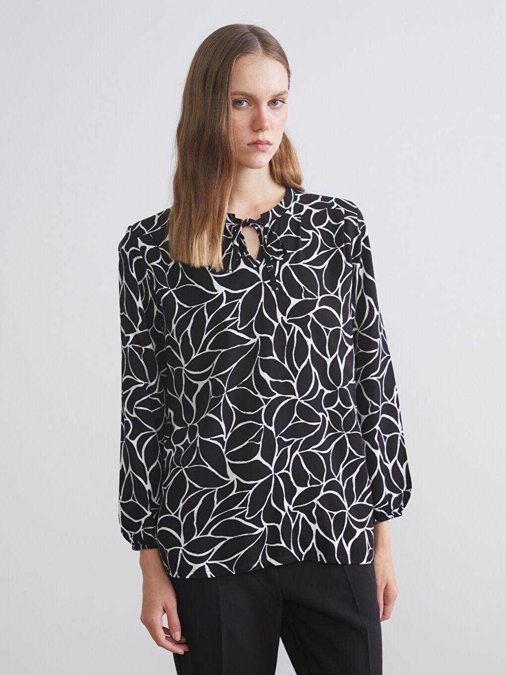 Blouse À Motifs À Col Lavallière