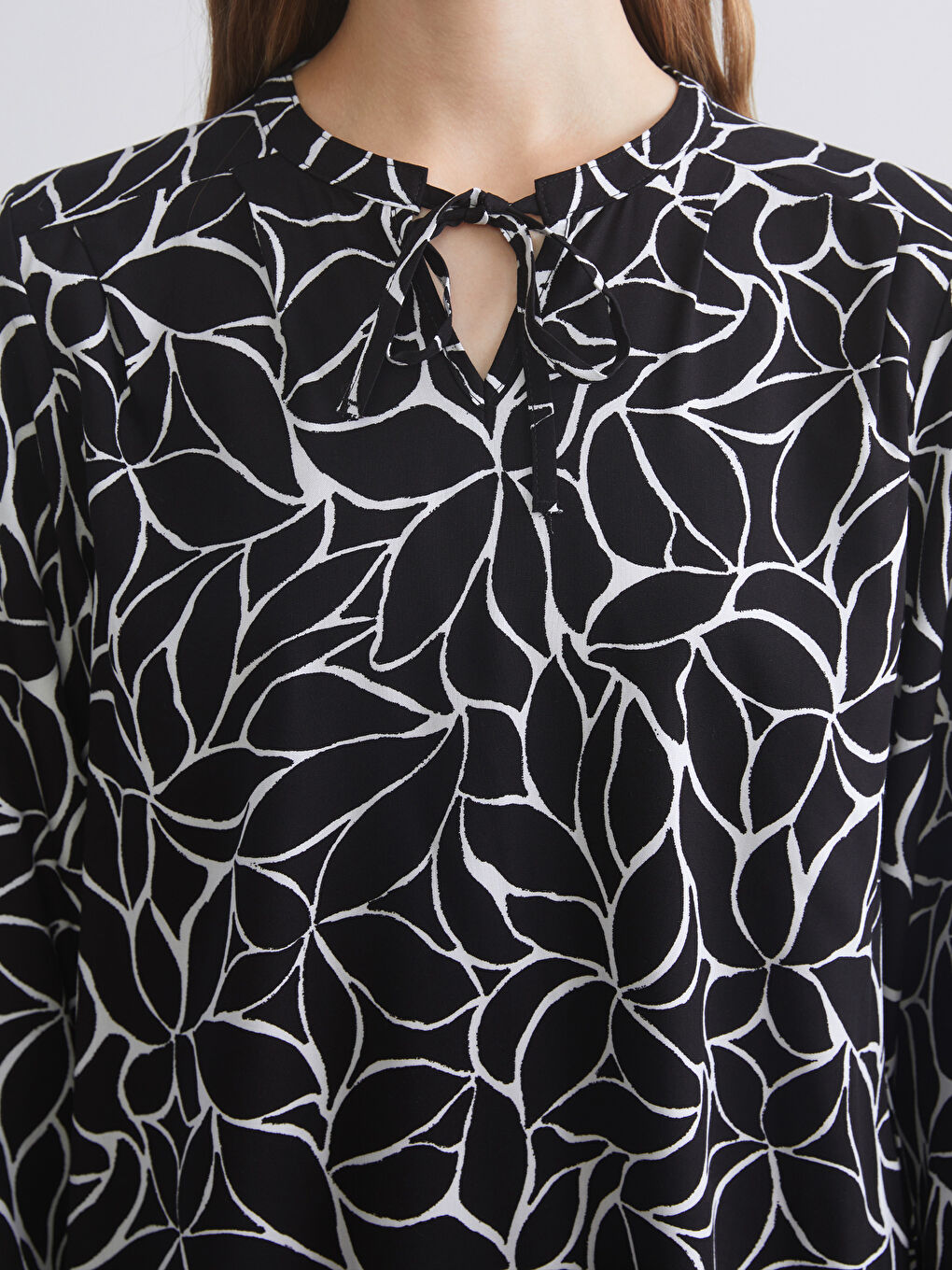 Blouse À Motifs À Col Lavallière-2