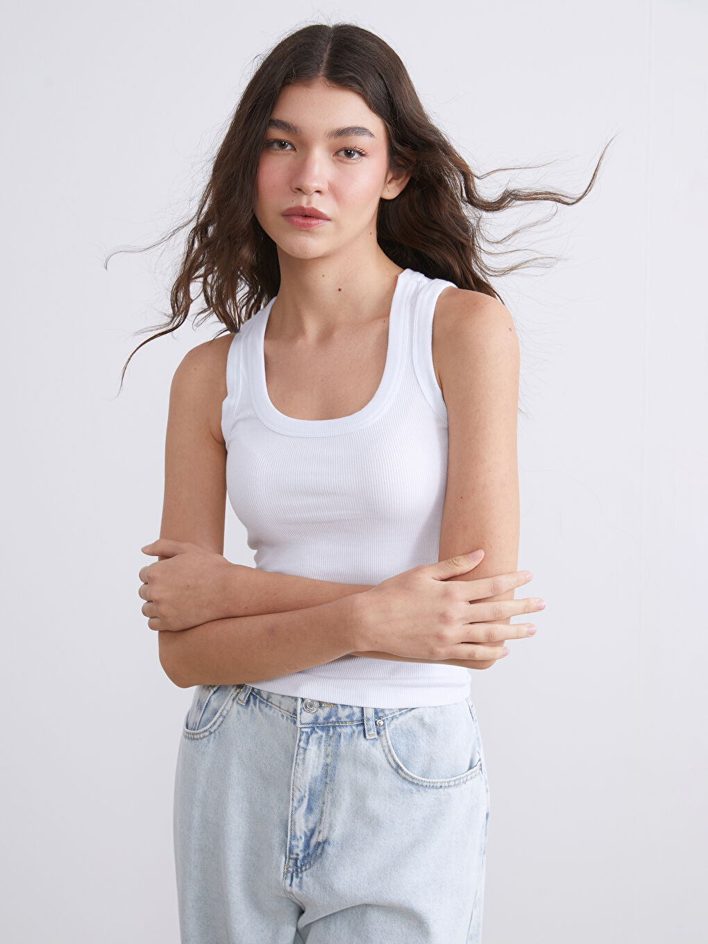 Beyaz Kadın Bisiklet Yaka Düz Atlet-1