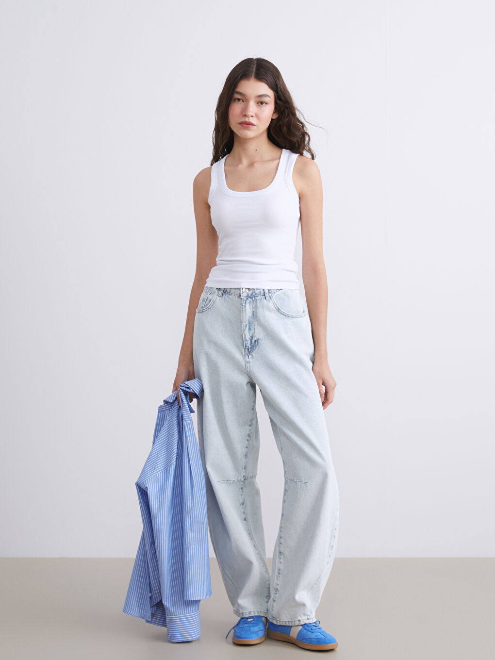 Beyaz Kadın Bisiklet Yaka Düz Atlet-2