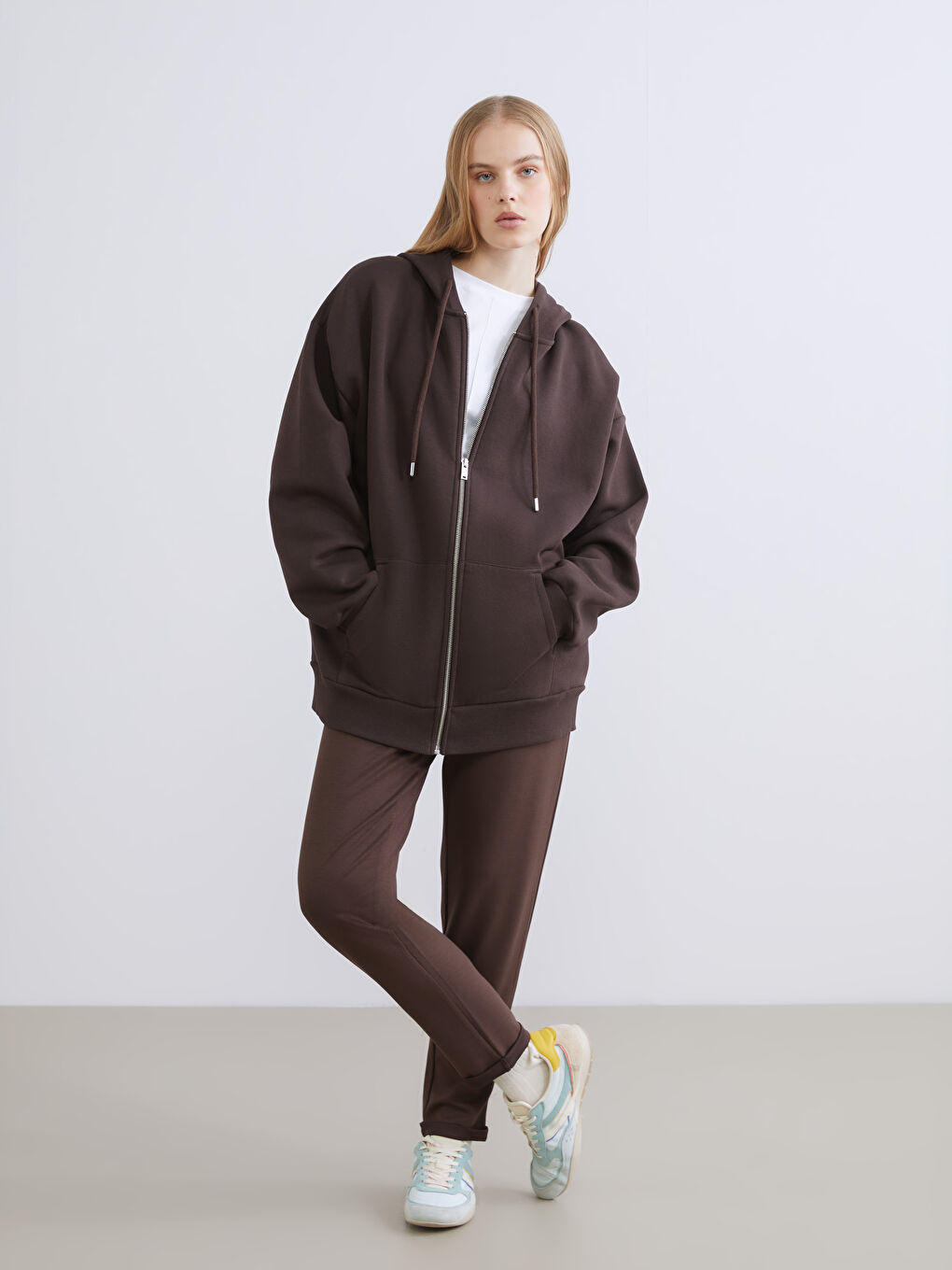 Kahverengi Kapüşonlu Oversize Kadın Kalın Fermuarlı Sweatshirt-1