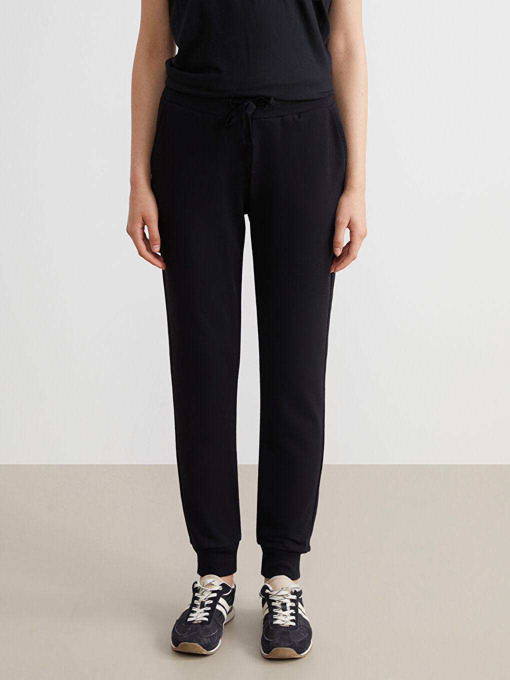 Siyah Beli Lastikli Kadın Jogger Eşofman Altı-3