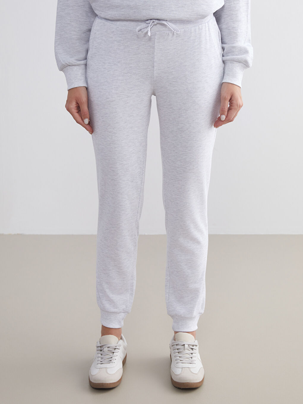 Gri Beli Lastikli Kadın Jogger Eşofman Altı-1