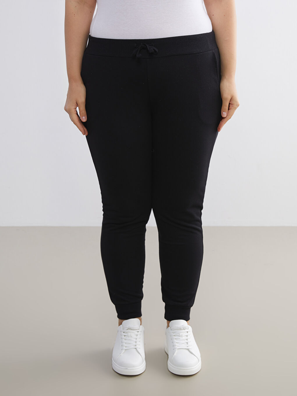 Siyah Beli Lastikli Kadın Jogger Eşofman Altı-2