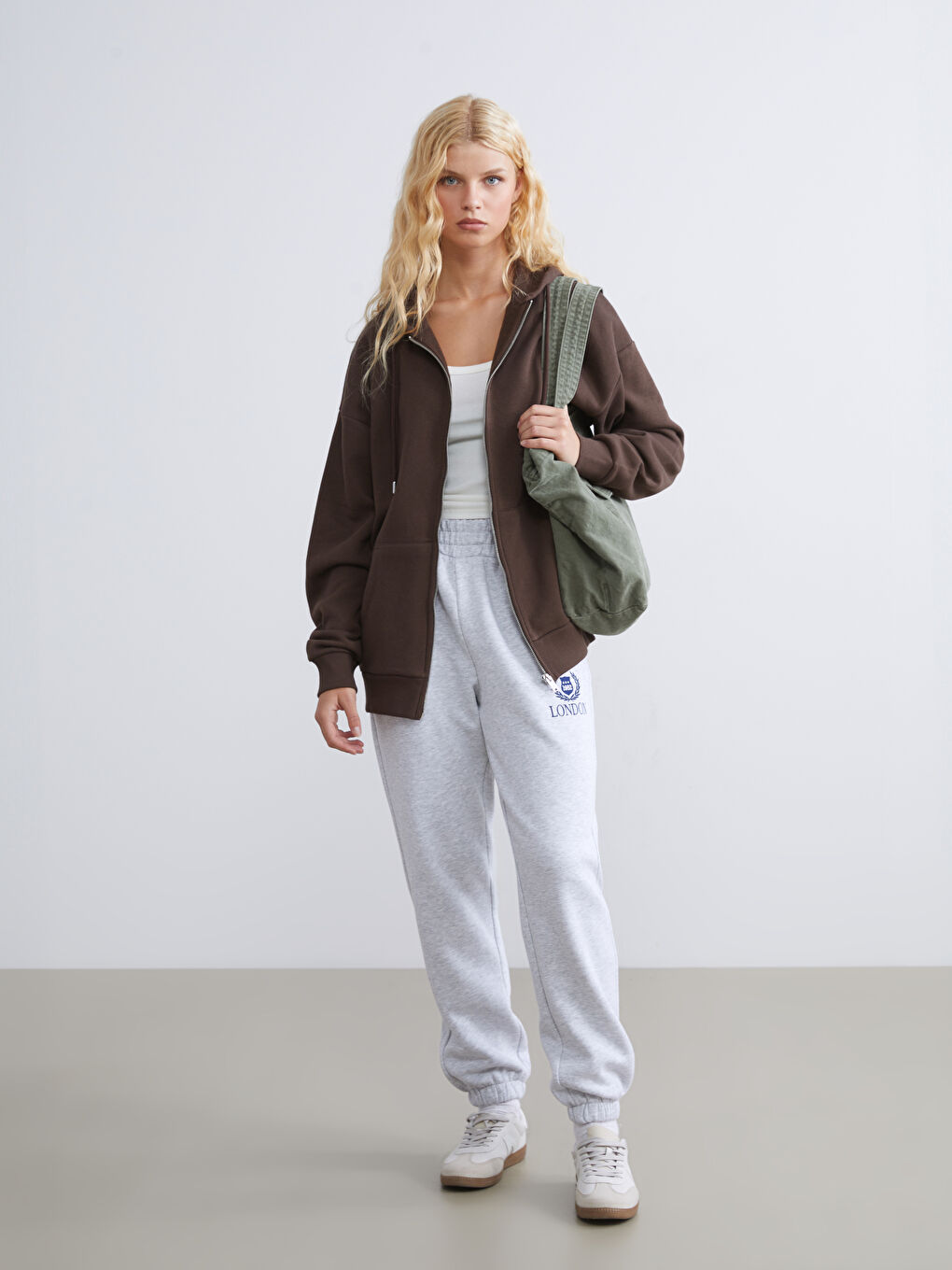 Толстовка на блискавці з капюшоном оверсайз для жінок товста-1