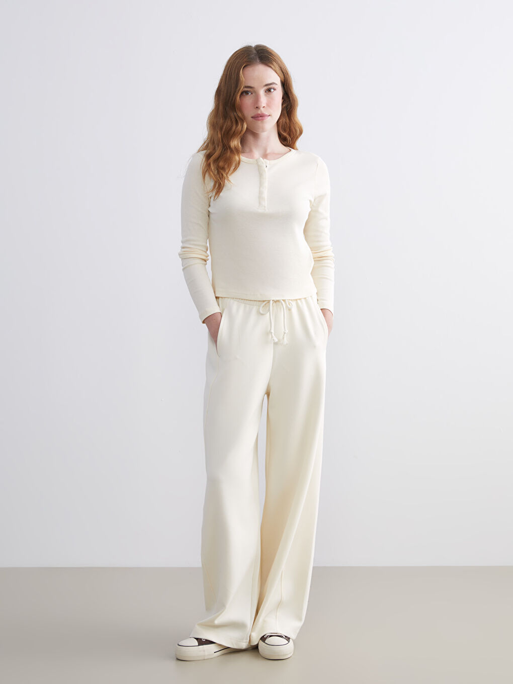 Bej Bisiklet Yaka Modal Karışımlı Kadın Tişört-1