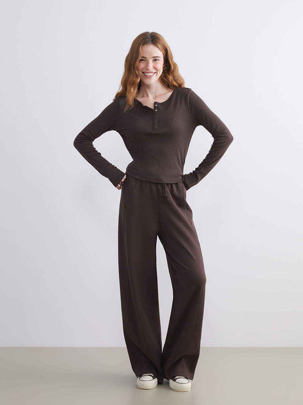 Kahverengi Bisiklet Yaka Modal Karışımlı Kadın Tişört-1