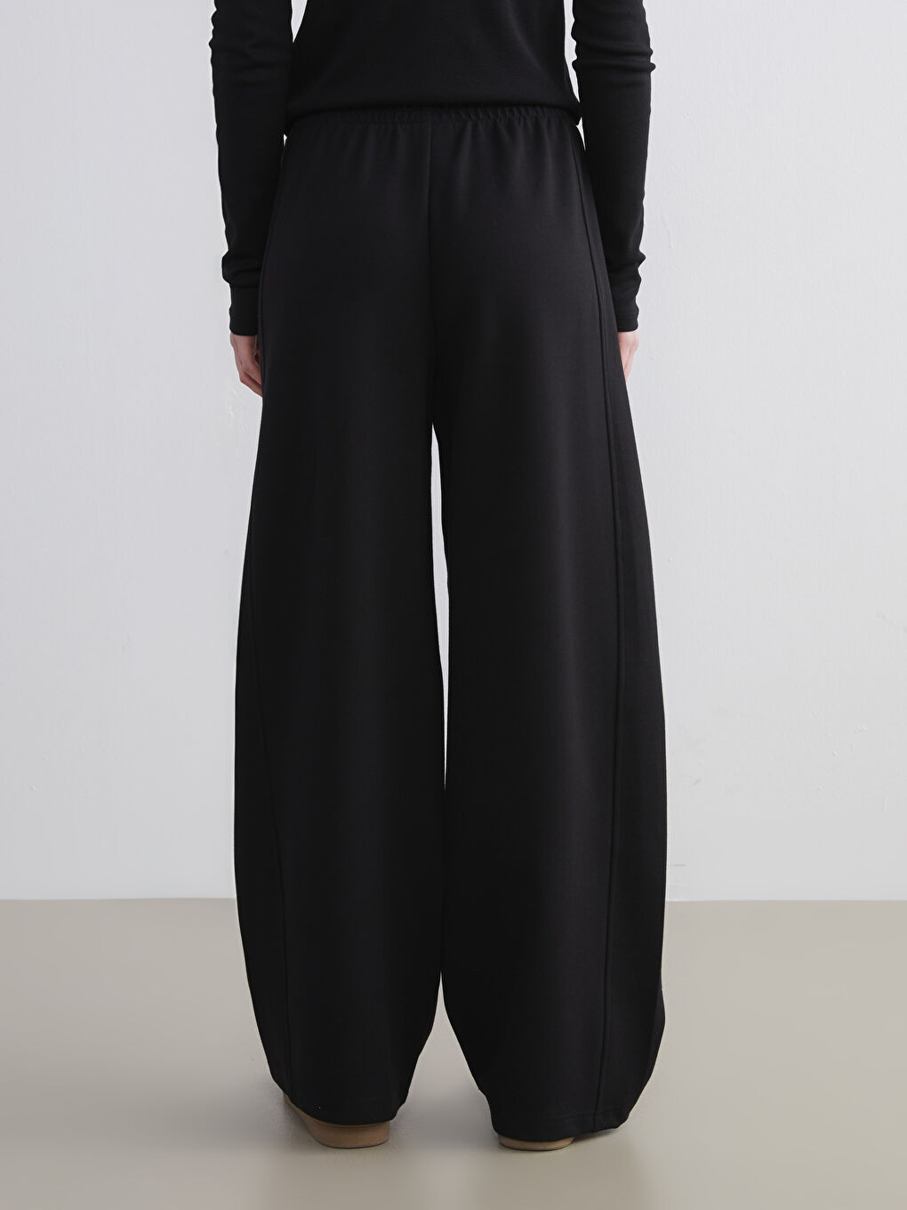 Siyah Beli Lastikli Geniş Paça Kadın Eşofman Altı-2