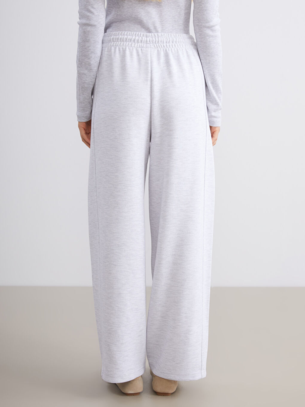 Gri Beli Lastikli Geniş Paça Kadın Eşofman Altı-3